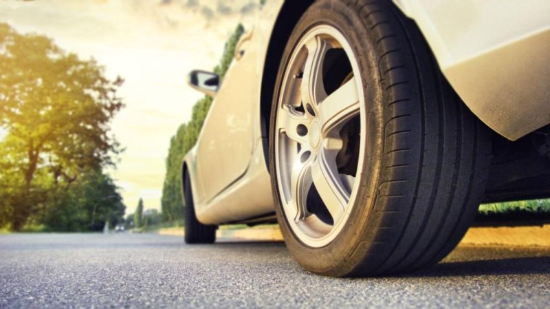Защо гумите на колите се износват неравномерно?