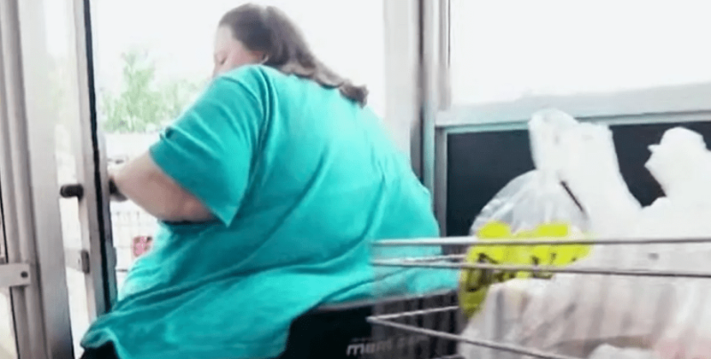 Жена отслабна със 133 кг, след като се заклещи във вратата на магазин СНИМКИ