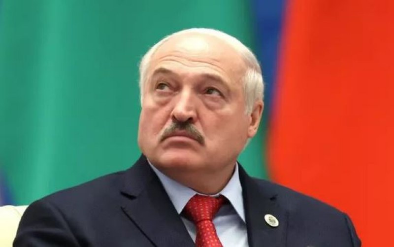 Беларуският президент Александър Лукашенко заяви, че е убедил руския президент