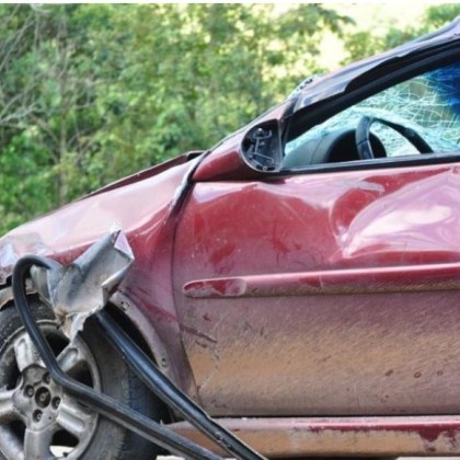 Мъж и жена са ранени при сблъсък на пътя Смолян