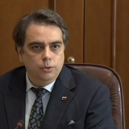 Василев представи новия проектобюджет: Осигурено е увеличението на пенсиите ВИДЕО