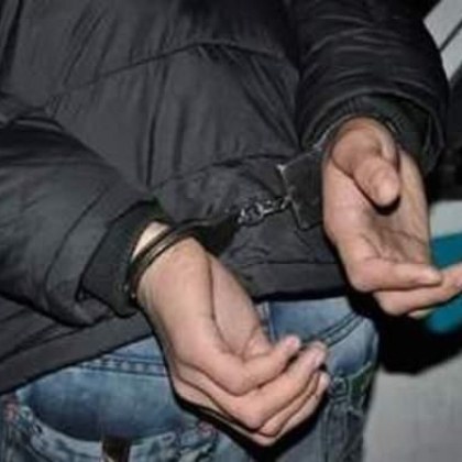 29 годишен мъж нападна полицаи в Плевенско съобщиха от ОД на