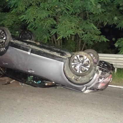 Кола удари тир и други три автомобила на път Е 79