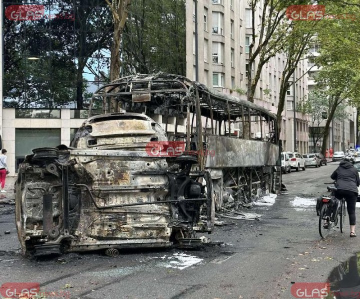 Погребаха убития 17-годишен във Франция, Макрон няма да ходи в Германия