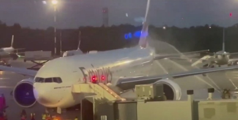Самолет запуши по време на полет от Русия до Дубай: извадиха пътниците ВИДЕО
