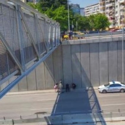 Жена е скочила от надлез на варненския бул Левски в