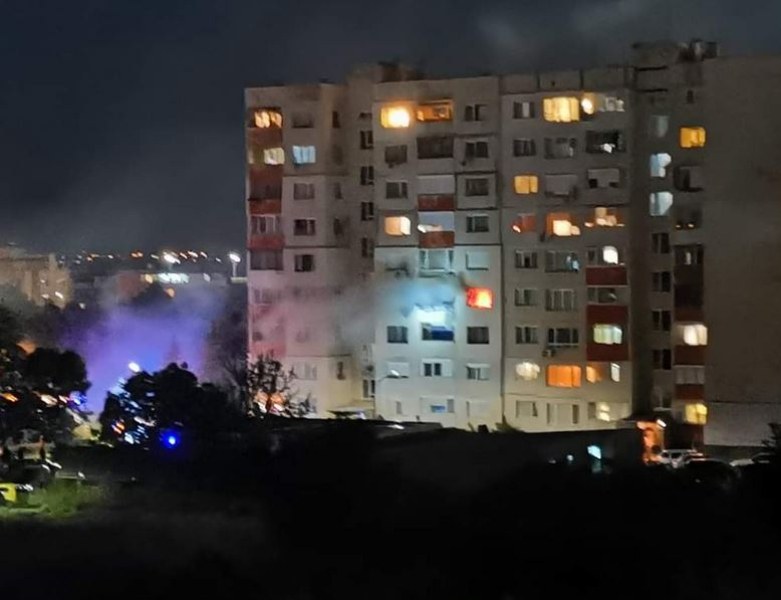 Издъхнал е мъжът, скочил от блок при огнения ад в София