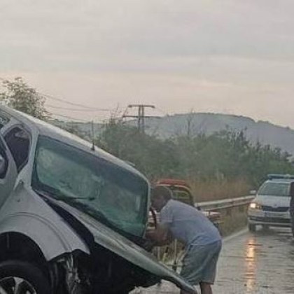 Нови снимки показват страшната челна катастрофа на пътя Приморско Китен