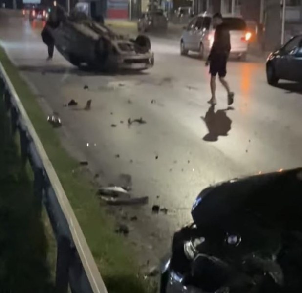 Две тежки катастрофи в София, кола е по таван СНИМКИ