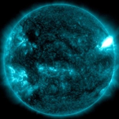 Експлозия на Слънцето се случи в огромно слънчево петно наречено