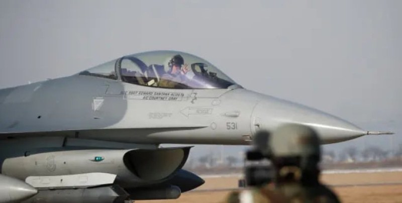НАТО: Украйна няма да получи изтребители F-16 до края на контранастъплението