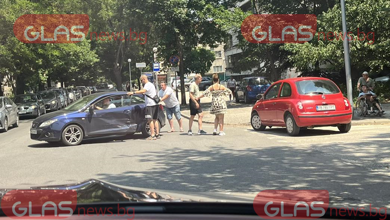 Лека катастрофа в Пловдив, има щети по колите СНИМКИ