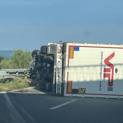 Втори камион се обърна на магистрала Тракия Произшествието е станало