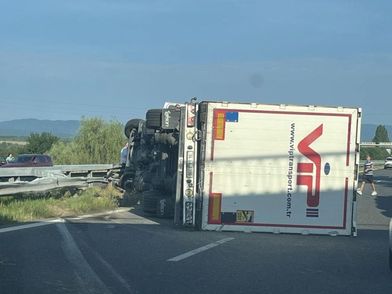 Втори камион се обърна на магистрала Тракия. Произшествието е станало