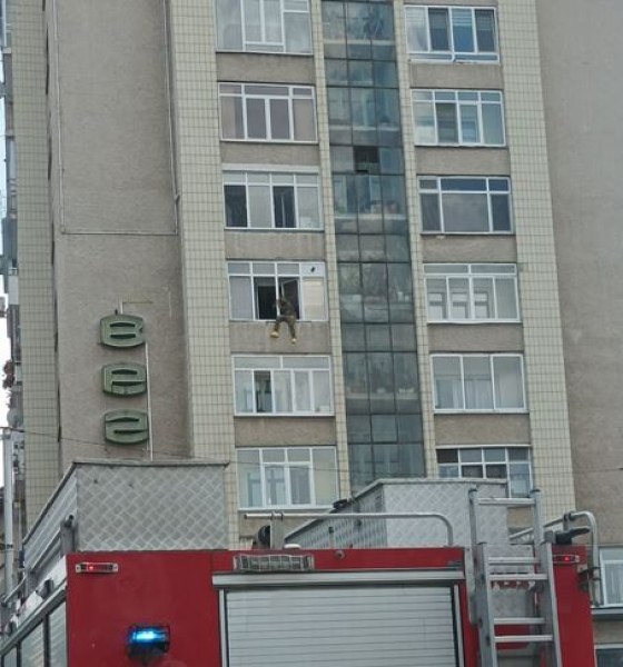 Мъж висна от тераса, пристигнаха пожарникари СНИМКА