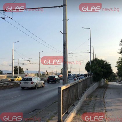 Нов пътен инцидент в Пловдив Камион и лека кола са се