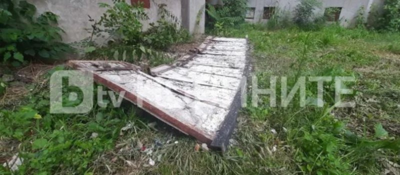 Опасно! Рухна част от тераса на блок в Пловдив СНИМКА