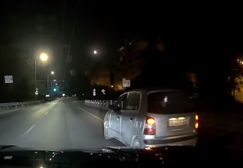 Шофьор: Гледайте огледалата от време на време ВИДЕО