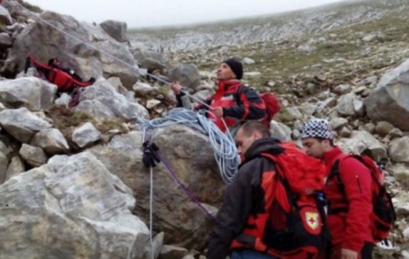 Планински спасители от отряда в Банско провеждат акция по транспортиране