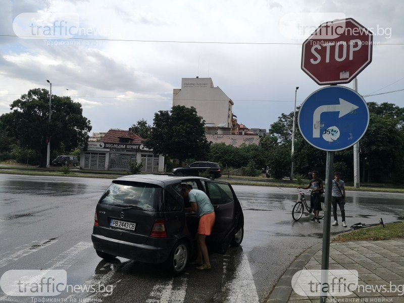 Блъснаха пешеходец в Пловдив, пристигна линейка СНИМКА