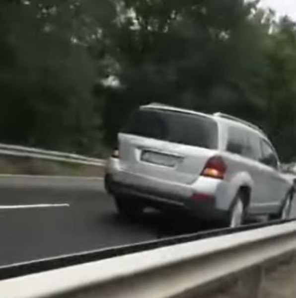 Джип в насрещното на пътя Созопол-Бургас. От задръстването ли бяга? ВИДЕО