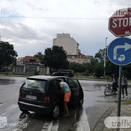 Блъснаха пешеходец в Пловдив, пристигна линейка СНИМКА