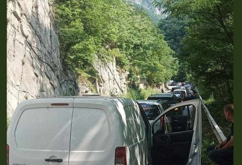 Инцидент блокира пътя Асеновград-Смолян  СНИМКА