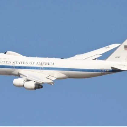 Самолетът Boeing 747 E4B който служи като мобилен резервен команден център