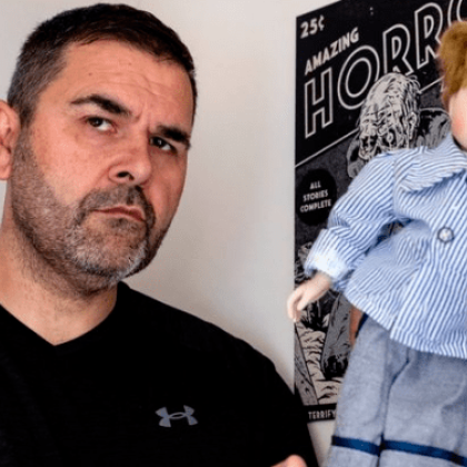 В Обединеното кралство 48 годишният Крисчън Хоксуърт се страхува че куклата