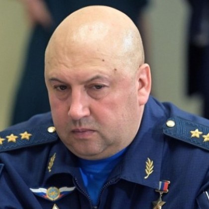 Заместник командващият руските войски в Украйна генерал Сергей Суровикин в момента