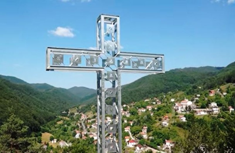 7-метров кръст се извиси над смолянско село