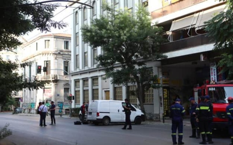 Взривно устройство избухна в центъра на Атина близо до сградата