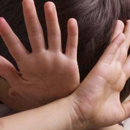 Деца малтретират деца В случая на площадката до бл