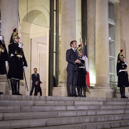 В резиденцията на президента на Франция Елисейския дворец дойде