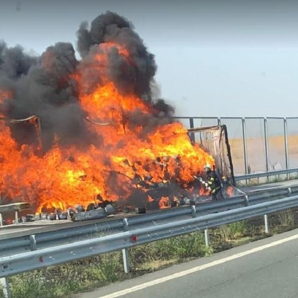 Огнен ад блокира движението в част от АМ Тракия Тежкотоварен автомобил