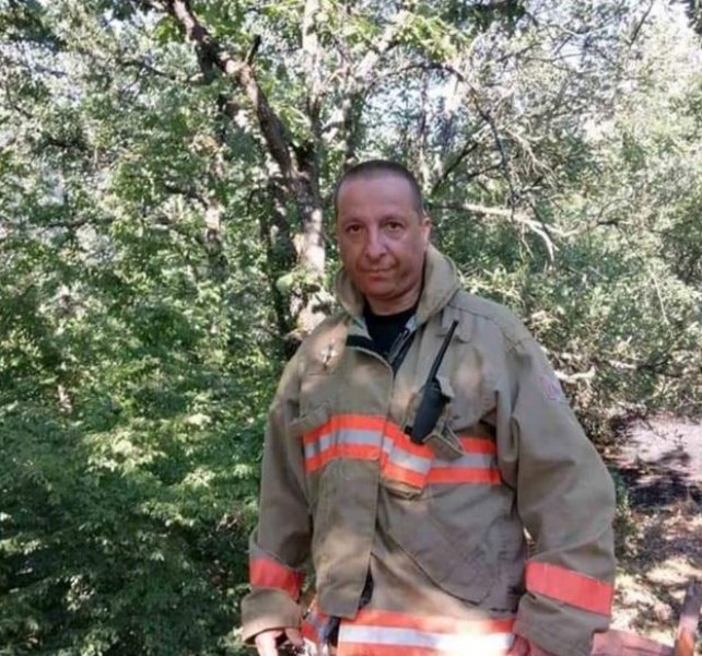 Огнеборец спаси мъж при пожар, лумнал в Пловдивско СНИМКИ