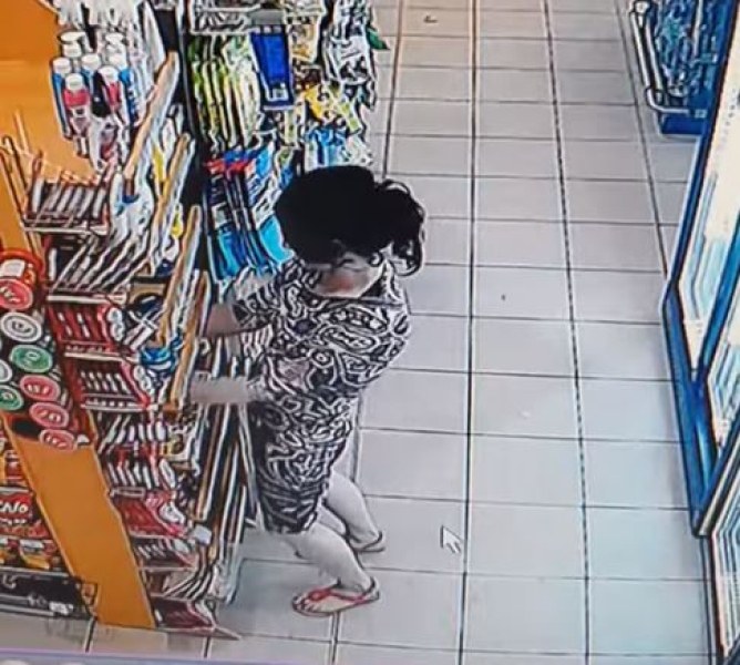 Жена е уличена в извършване на дребна кражба. Действието е