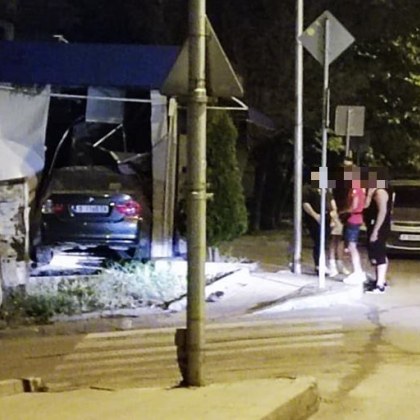 Пътен инцидент стана снощи във Варна Автомобил с марката БМВ
