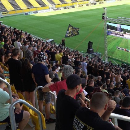 Хиляди фенове на Ботев Пд се събраха на стадион Христо
