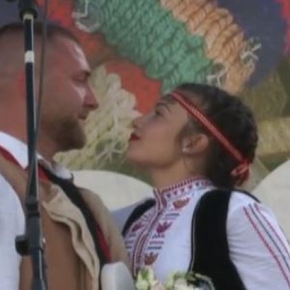 26 годишният Никола Димитров предложи брак на своята любима Деница Чернева