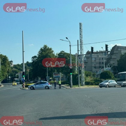 Полицейски екипи блокираха центъра на Пловдив заради шествието организирано от