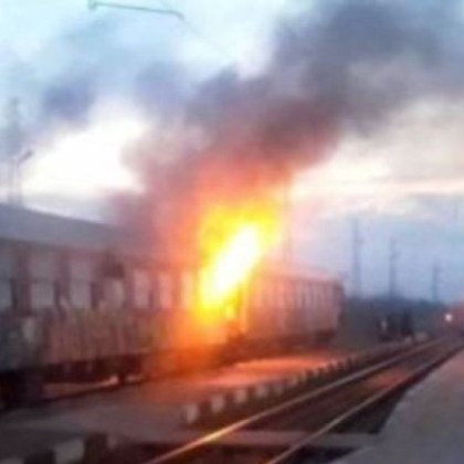 Влак се е запалил след пристигане на гарата в Айтос