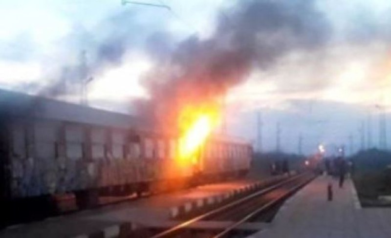 Влак се е запалил след пристигане на гарата в Айтос,
