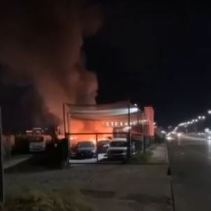 Пожар в автокъща е настъпил тази нощ на Околовръстното в София