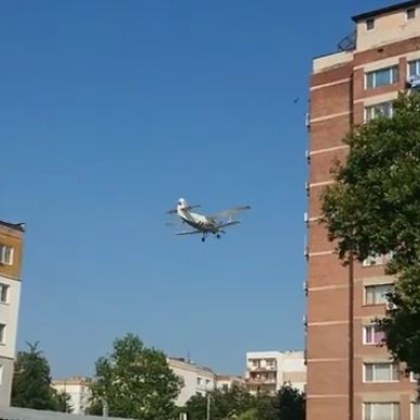 Необичайна ситуация в България Малък самолет е прелетя ниско в небето