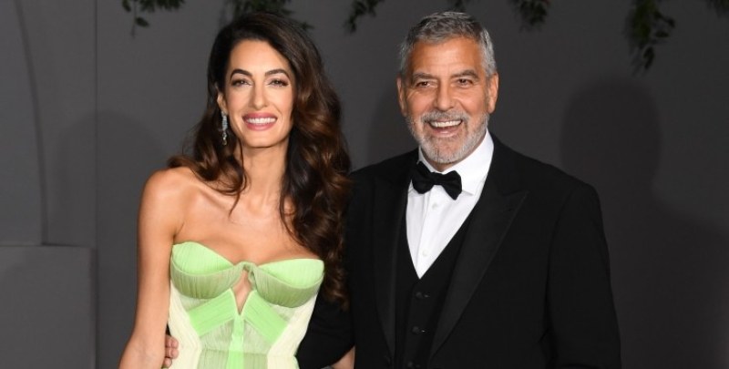 62-годишният американски актьор Джордж Клуни бе забелязан със съпругата си