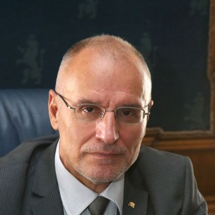 Димитър Радев е новият управител на БНБ  Той бе избран на извънредно