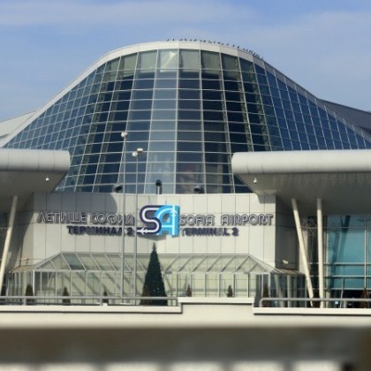 Трагичен инцидент на летище София Мъж почина малко след като