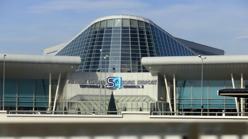 Трагичен инцидент на летище София. Мъж почина малко, след като