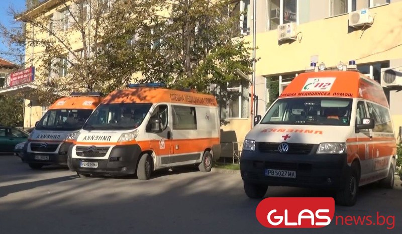 Кола блъсна жена на пешеходна пътека, с опасност за живота е